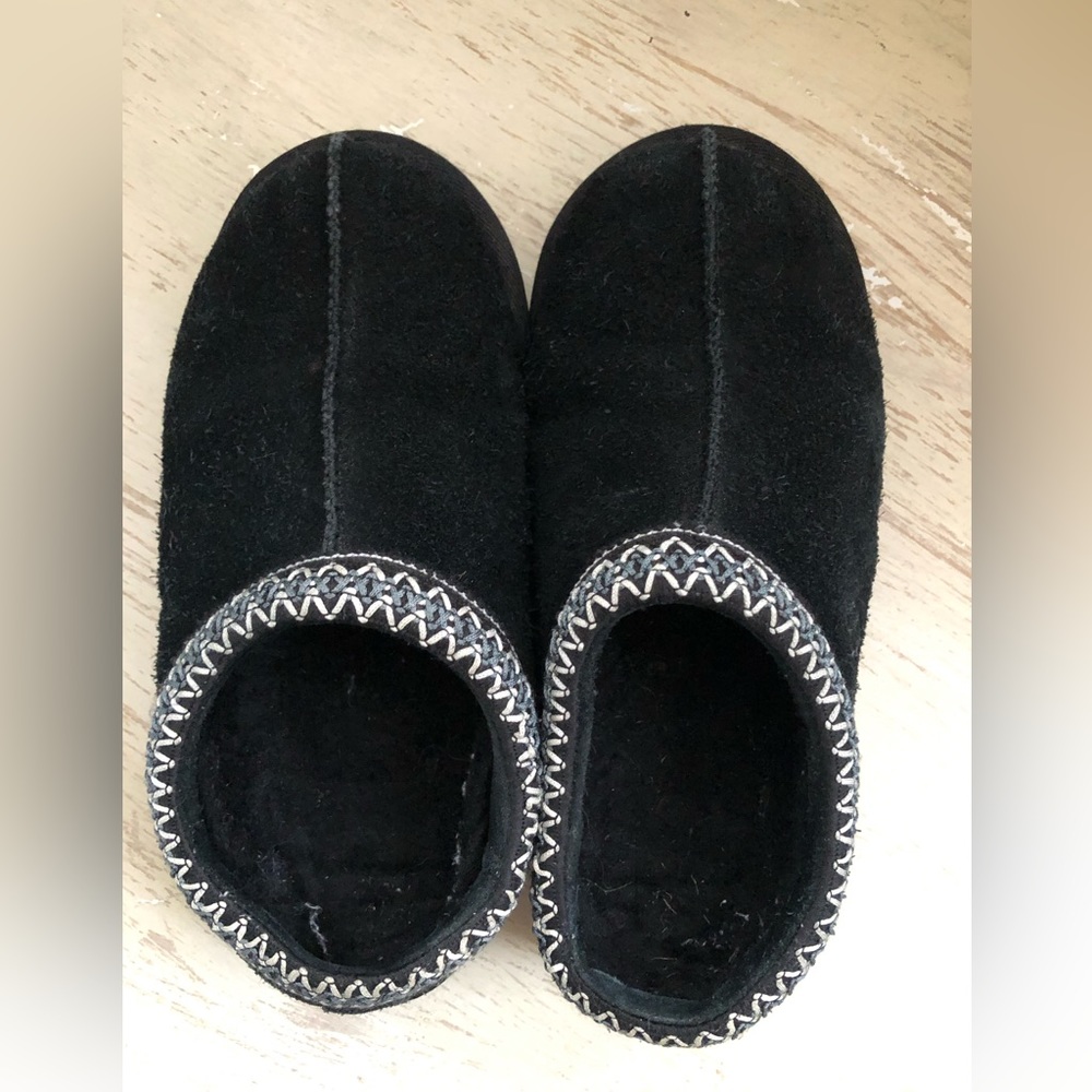 Black Tasman Ugg slippers